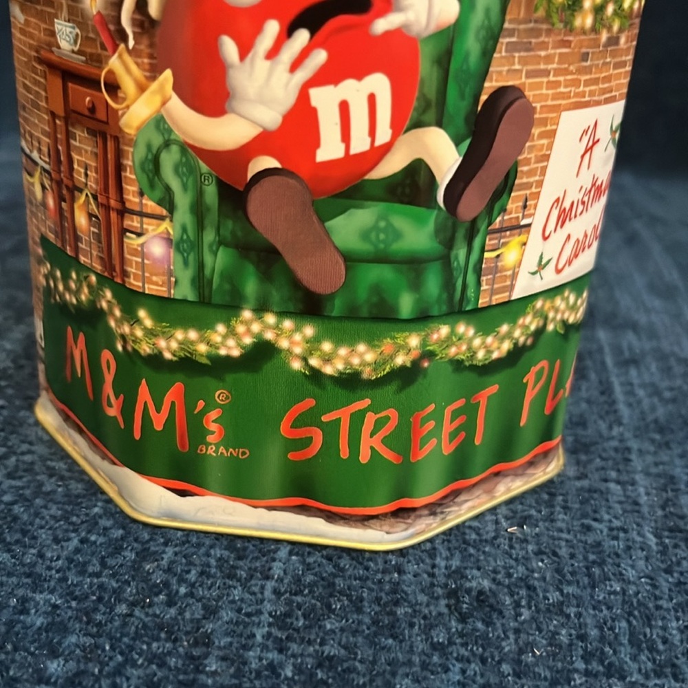 Two Limited Edition Vintage M&Mโs Christmas Tins - Picture 4 of 16